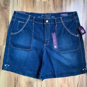 NWT Gloria Vanderbilt Shorts